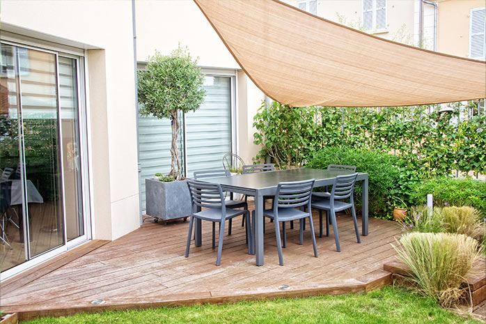 Even a small terrace can be furnished comfortably without looking cluttered.
