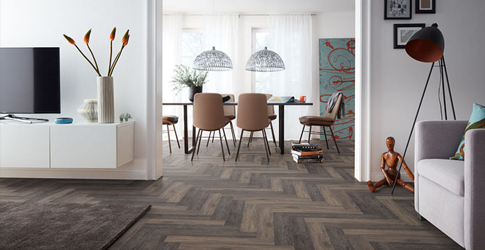 A vinyl floor in herringbone design impresses with its extraordinary appearance.