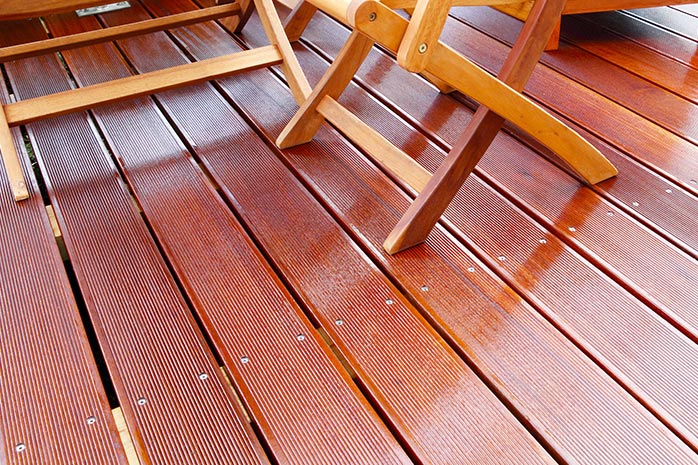 Regularly cleaned, a Bankirai deck remains beautiful for a long time - Photo: fotoknips / stock.adobe.com