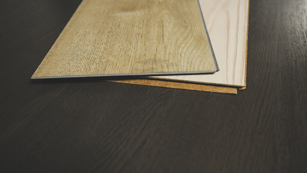 Vinyl Flooring or Laminate Which is Better? / planeo